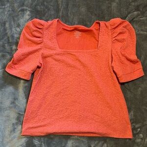 Nine West Coral Short Sleeve  Shirt  Size Large  with a pretty  design